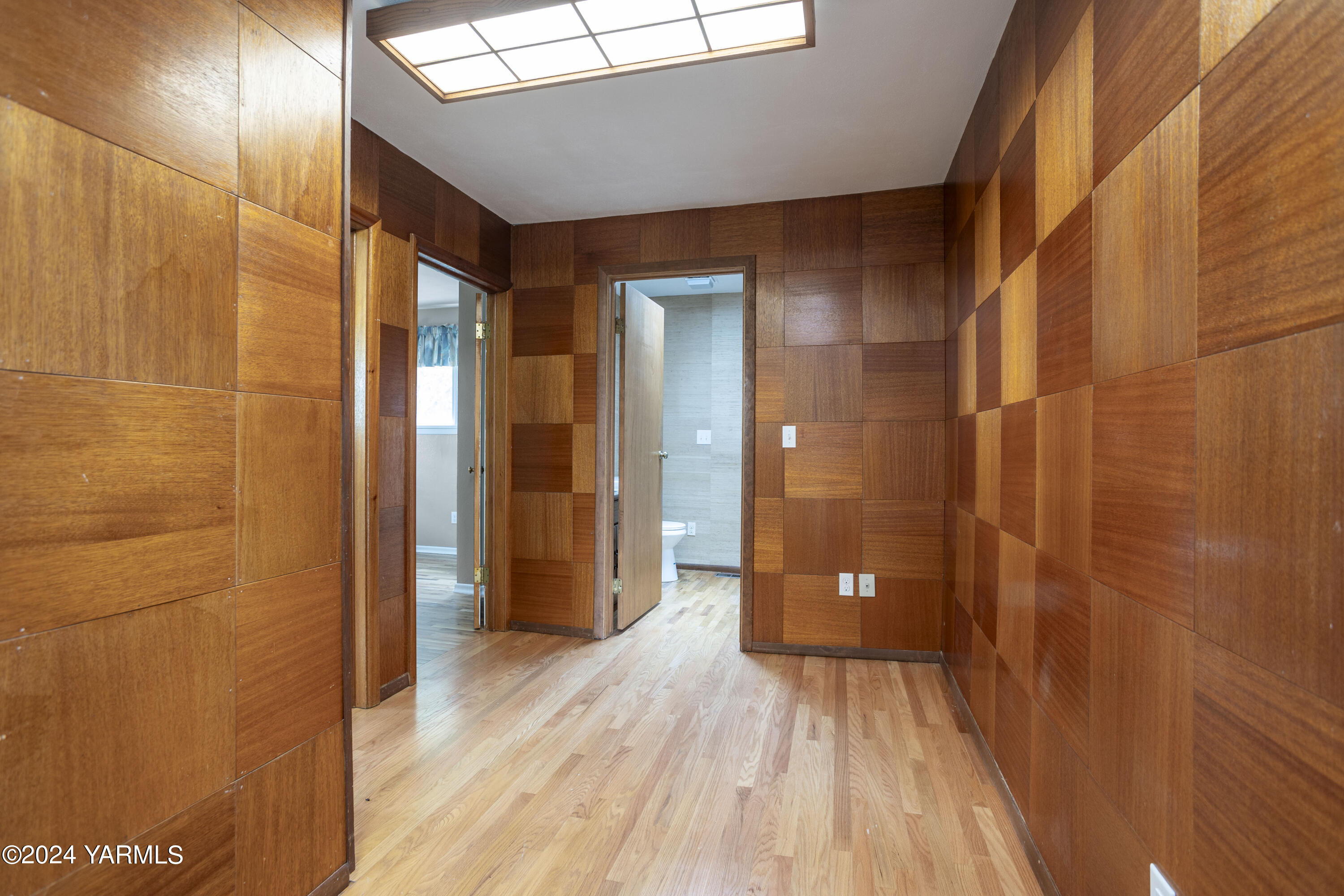 149402 McCreadie Road Prosser, WA 99350 - Photo 27 of 58 a view of a hallway with wooden floor and a bathroom