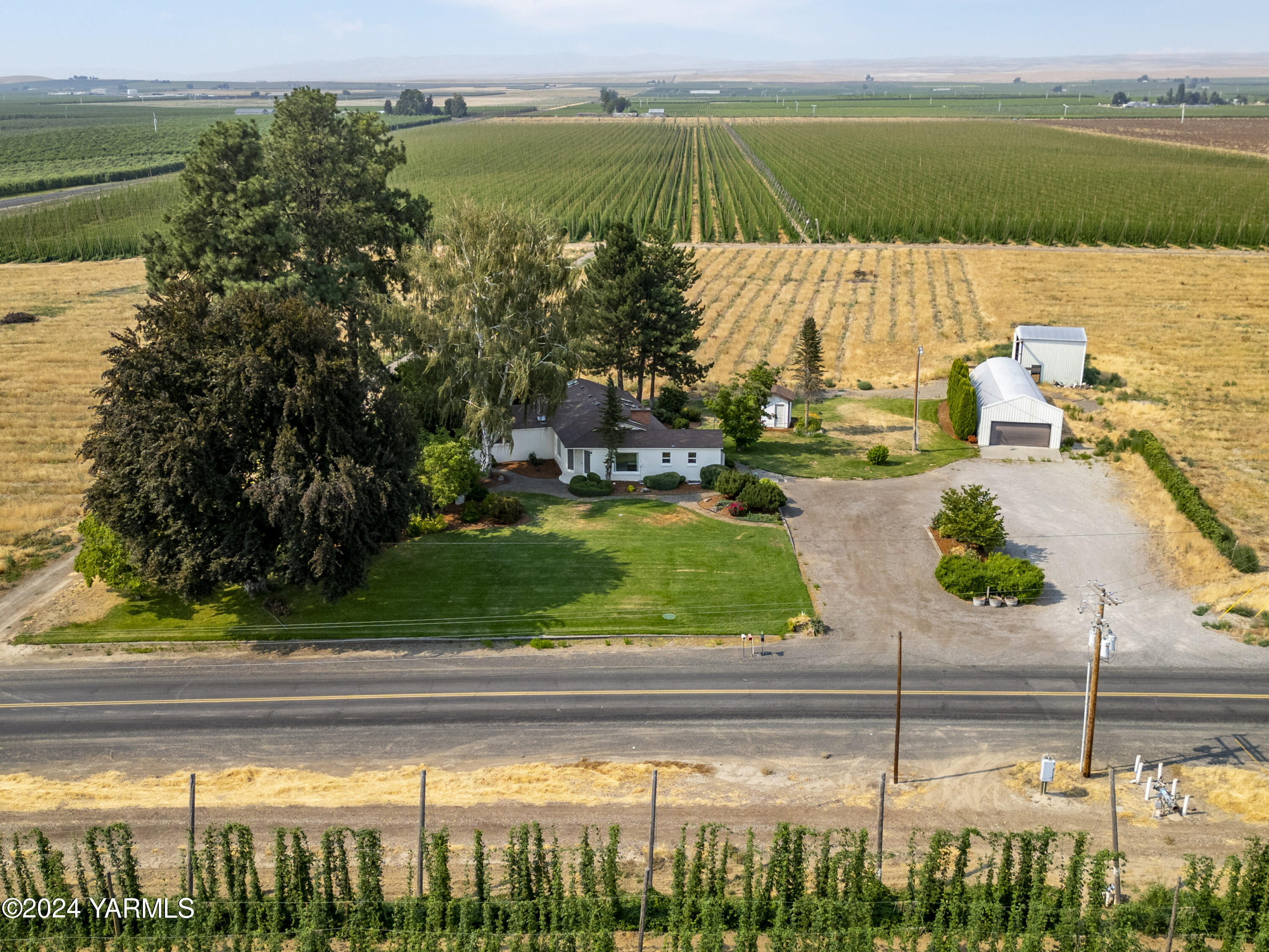 149402 McCreadie Road Prosser, WA 99350 - Photo 3 of 58 a view of a lake with a outdoor space