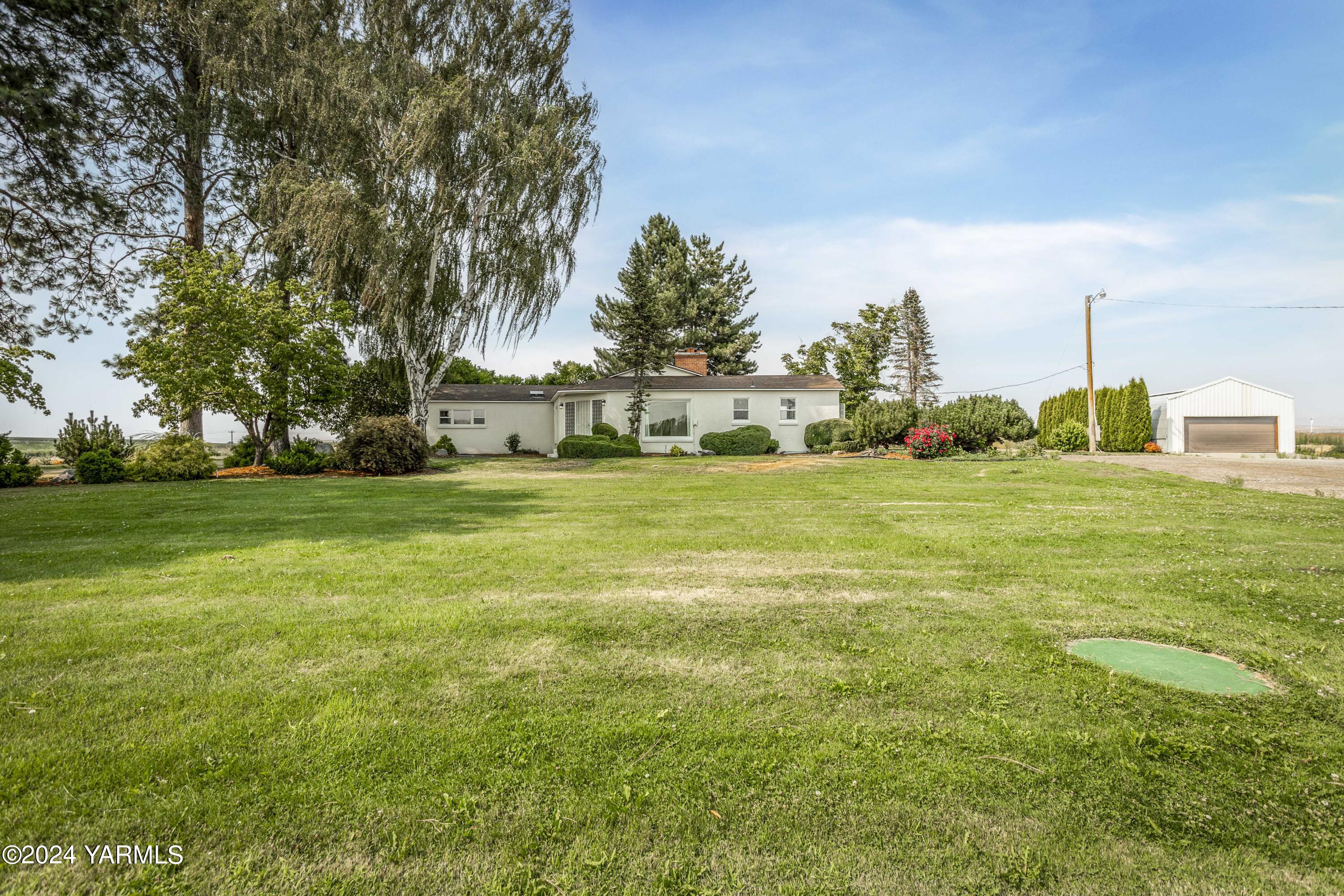 149402 McCreadie Road Prosser, WA 99350 - Photo 45 of 58 a view of a tree in front of a house