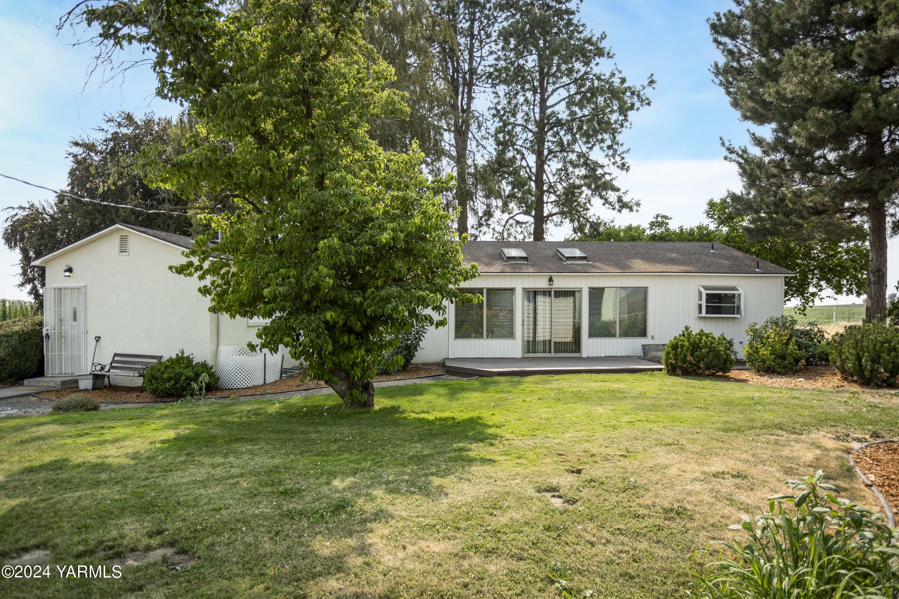 149402 McCreadie Road Prosser, WA 99350 - Photo 50 of 58 a view of a house with a yard and sitting area