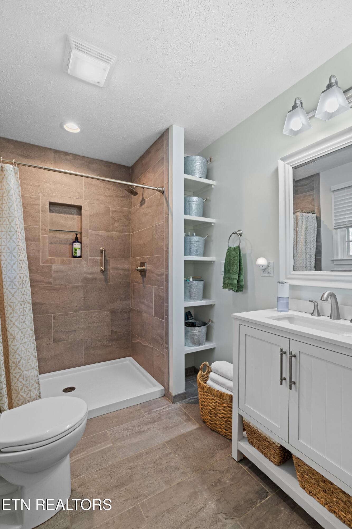1060 Sunset Circle Newport, TN 37821 - Photo 22 of 46 Primary Bath