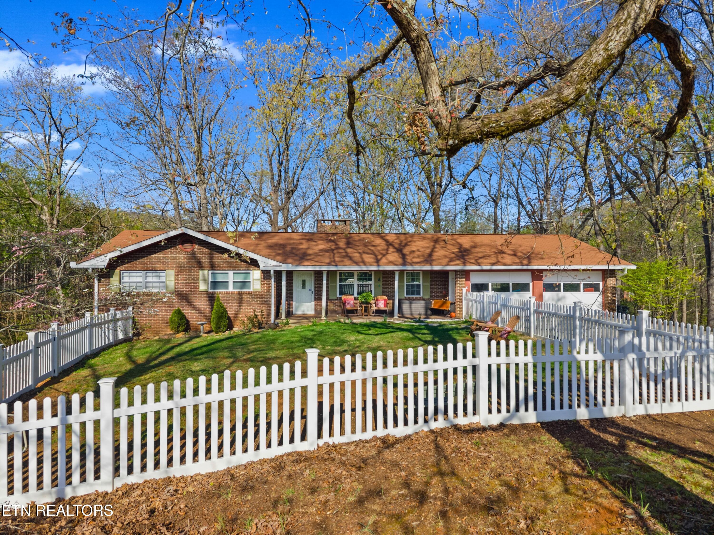 1060 Sunset Circle Newport, TN 37821 - Photo 4 of 46 004-1060SunsetCircle-Newport-TN-37821-SM