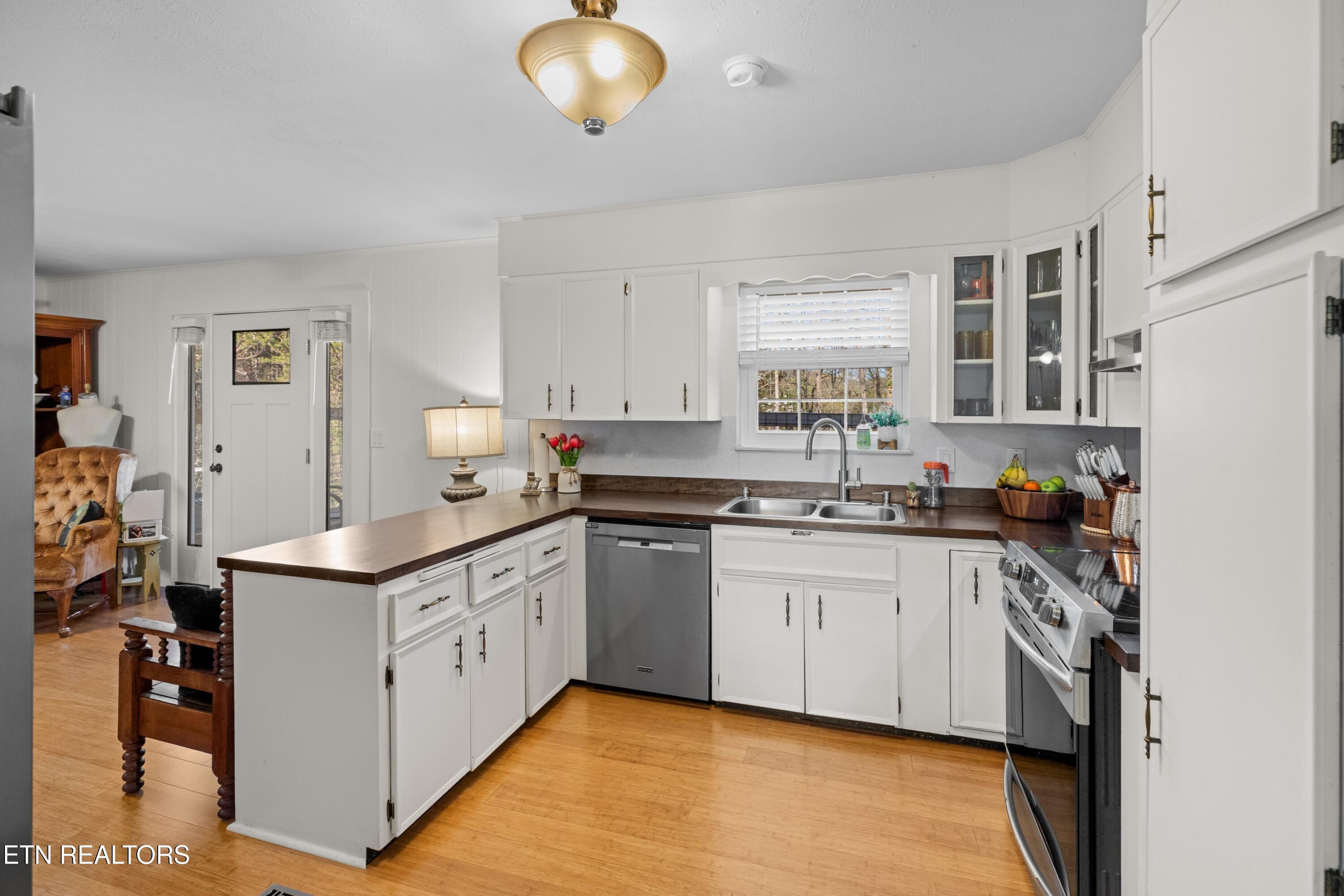 1060 Sunset Circle Newport, TN 37821 - Photo 10 of 46 010-1060SunsetCircle-Newport-TN-37821-SM
