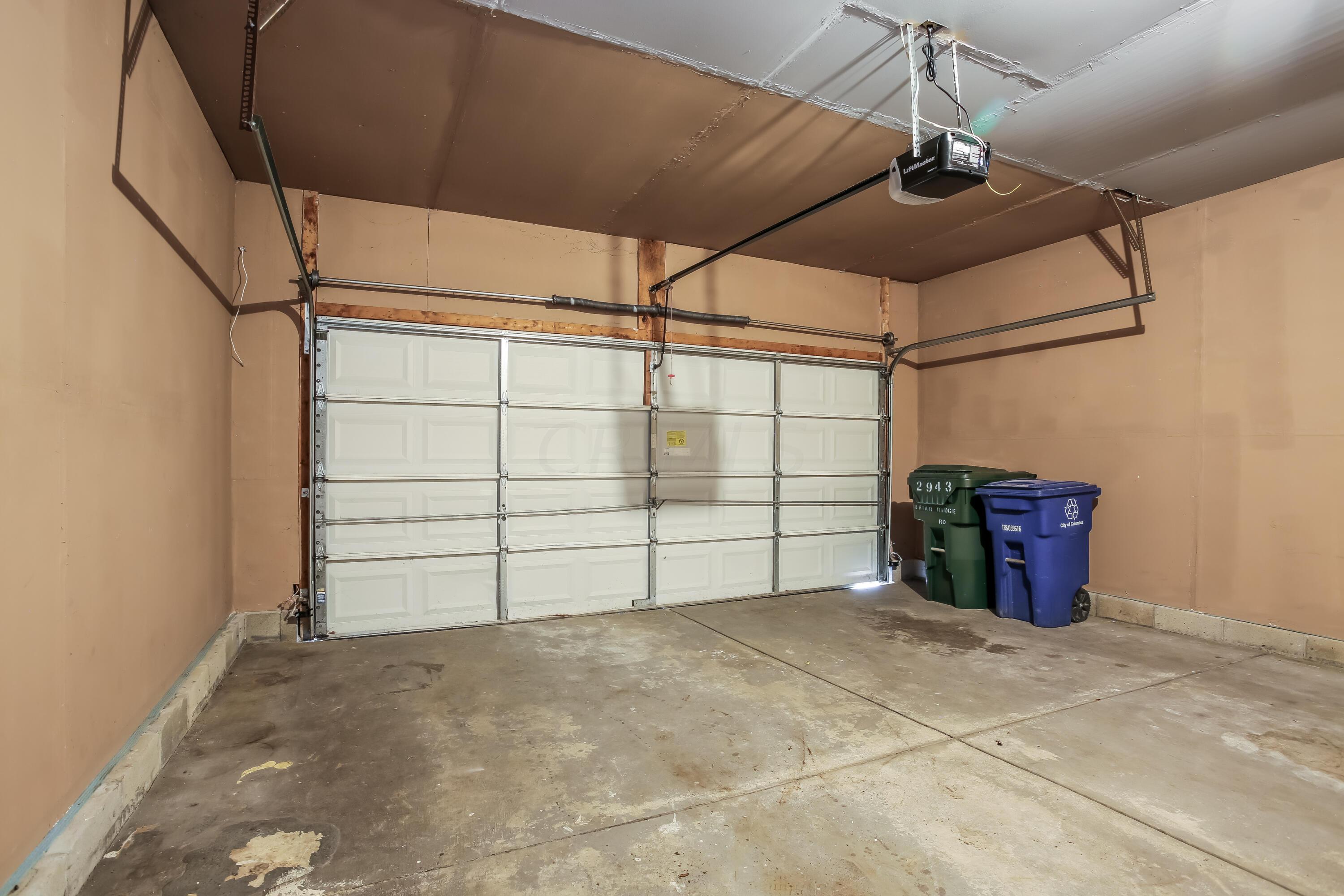2943 Briar Ridge Road Columbus, OH 43232 - Photo 13 of 15 1010815.2943 Briar Ridge Road - Garage