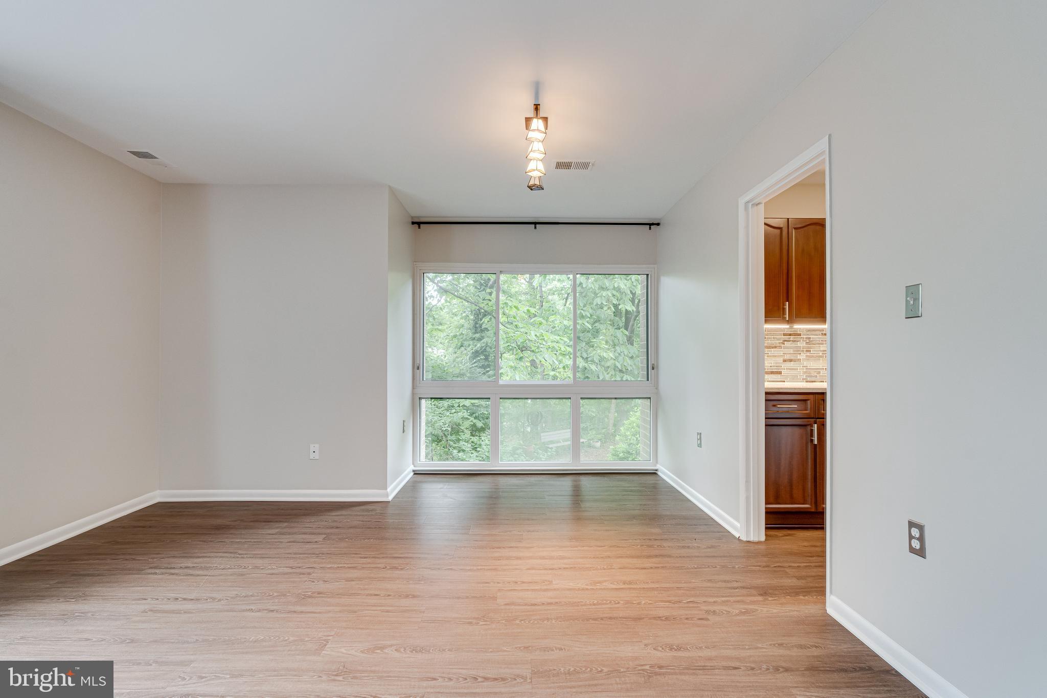 11608 Windbluff Court, Unit 7/007B2 Reston, VA 20191 - Photo 10 of 47 Dining room with box bay window