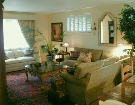 2052 Spring Hill Road Pittsburgh, PA 15243 - Photo 2 of 8 Living Room.