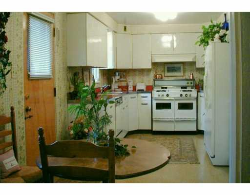2052 Spring Hill Road Pittsburgh, PA 15243 - Photo 4 of 8 Kitchen.
