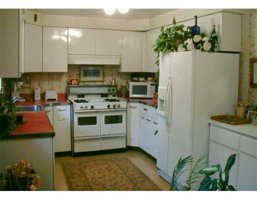 2052 Spring Hill Road Pittsburgh, PA 15243 - Photo 5 of 8 Kitchen.