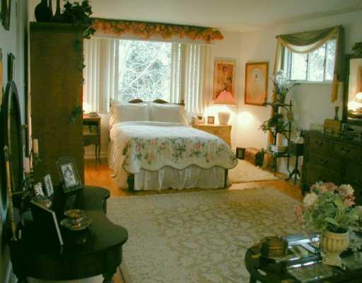 2052 Spring Hill Road Pittsburgh, PA 15243 - Photo 6 of 8 Master Bedroom.