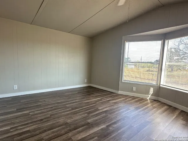 $72,500 | 175 Cr 481, Stockdale, TX 78143