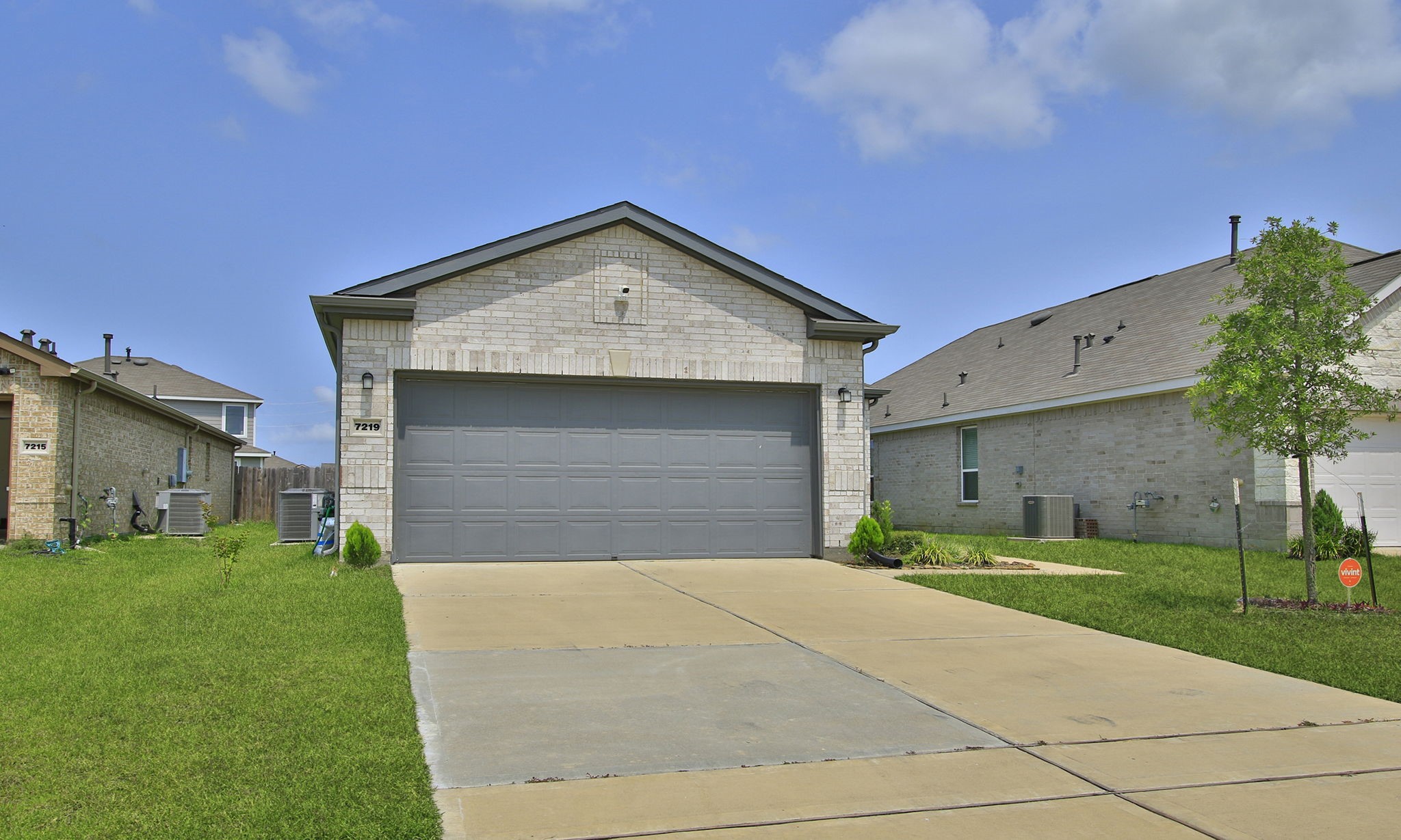 7219 Bakersfield Court Rosharon, TX 77583 - Photo 2 of 42