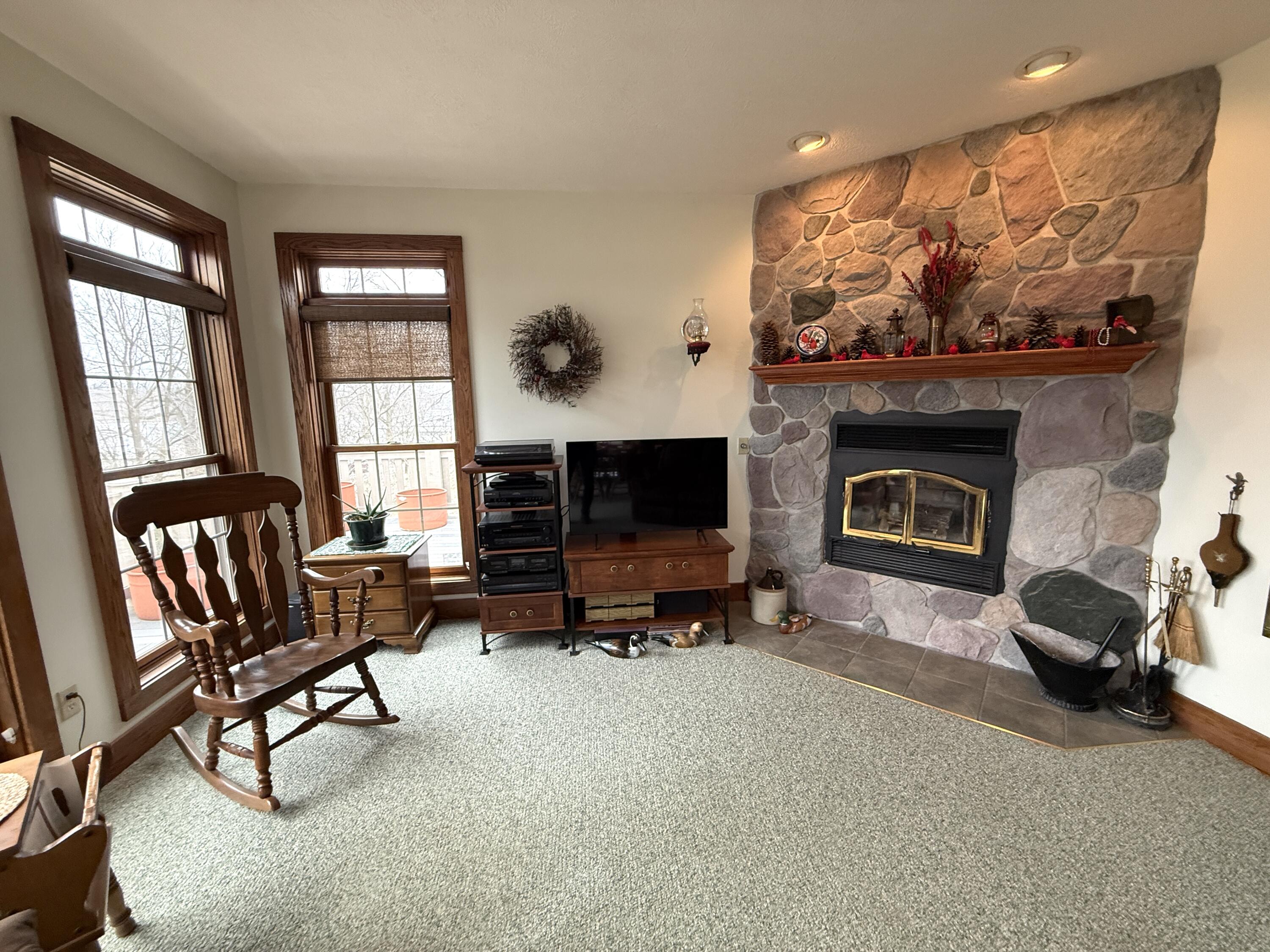 511 East Southern Road Coldwater, MI 49036 - Photo 18 of 49 Living Room