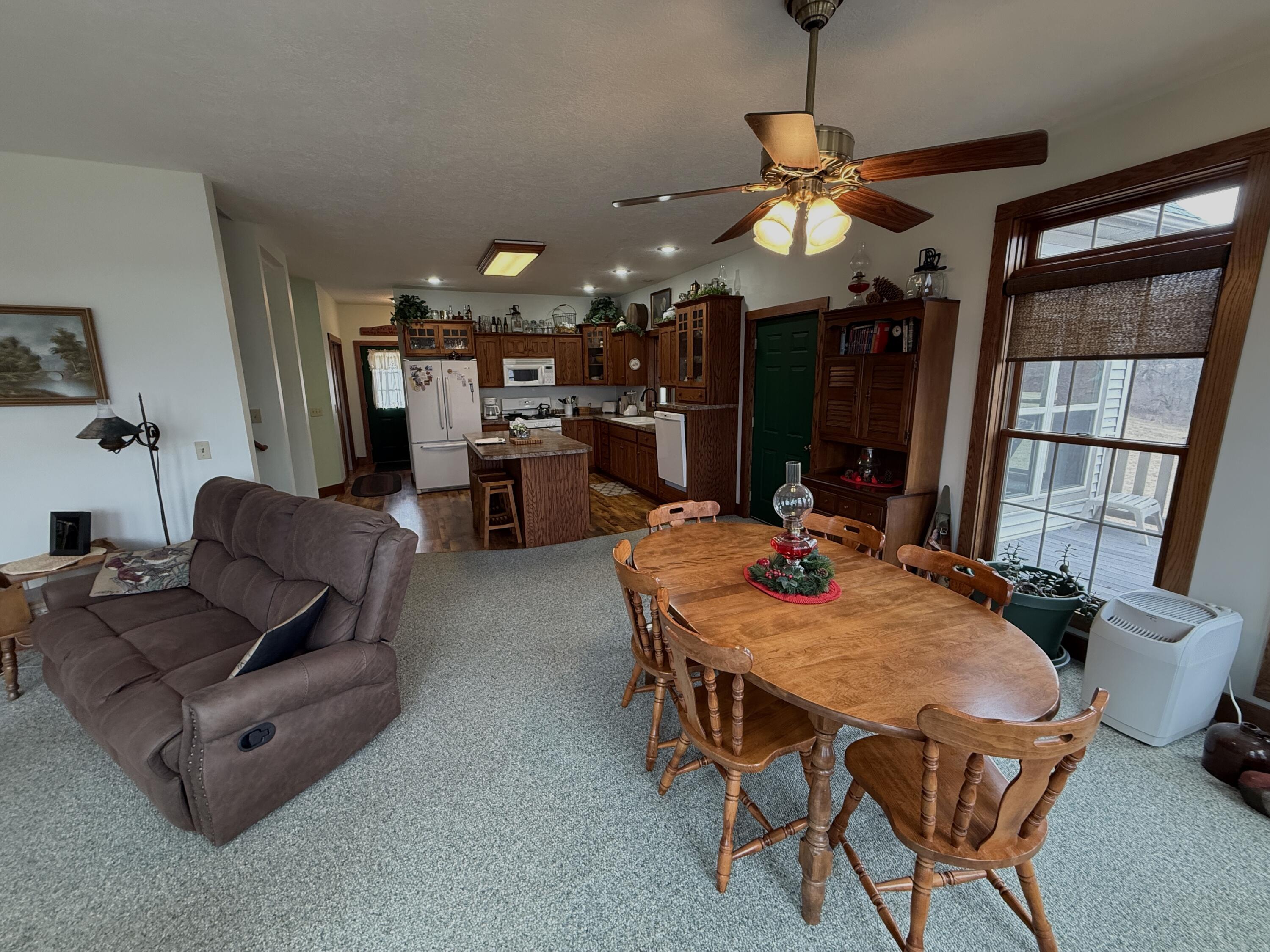 511 East Southern Road Coldwater, MI 49036 - Photo 20 of 49 Living/Dining