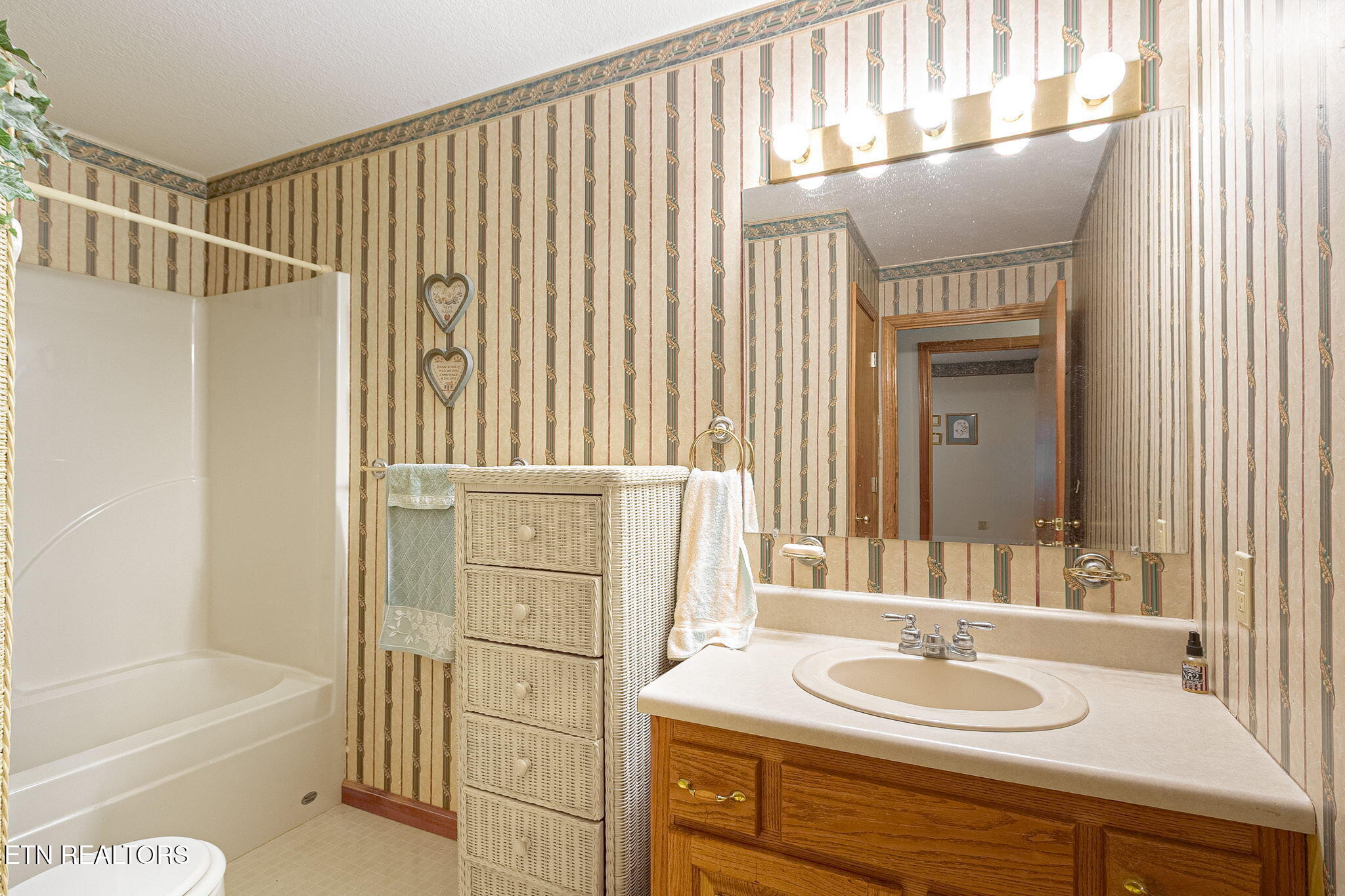 10745 Rutledge Pike Blaine, TN 37709 - Photo 13 of 42 14-web-or-mls-014--FULL