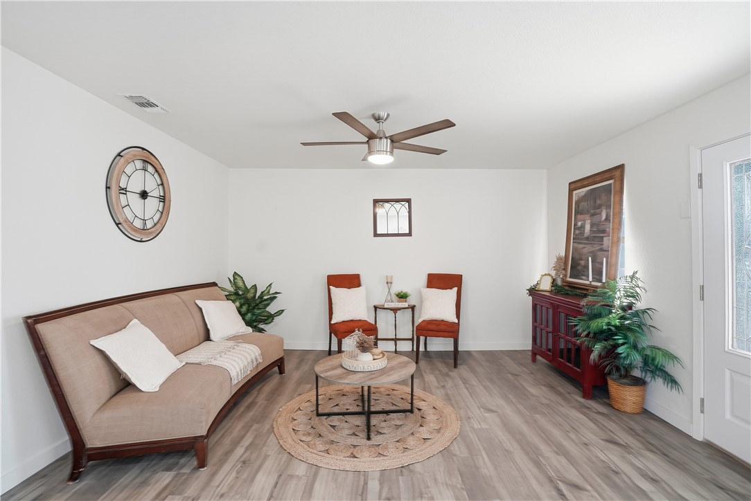 109 Dewey Avenue Alice, TX 78332 - Photo 4 of 28