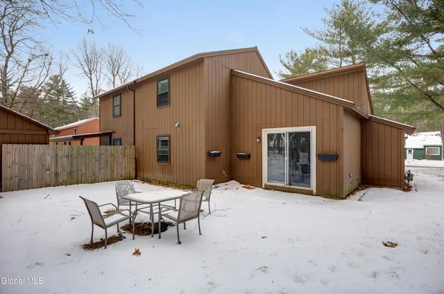 $2,300 | 9 Wake Robin Road, Ballston Spa, NY 12020
