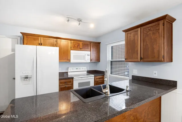 $2,300 | 9 Wake Robin Road, Ballston Spa, NY 12020