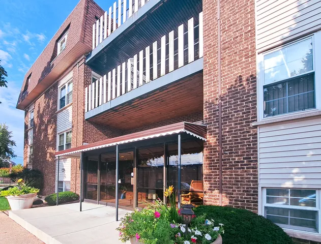 $215,000 | 9146 Grand Avenue, Unit 1SE, Franklin Park, IL 60131