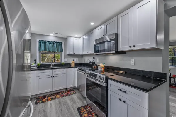 $293,500 | 912 Camp Wiggins Road, Florence, SC 29506