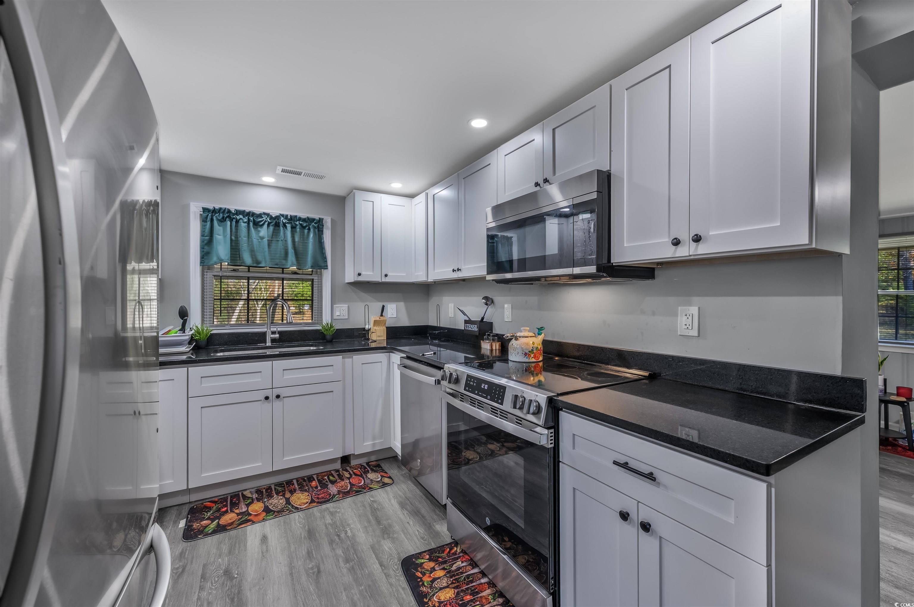 912 Camp Wiggins Road Florence, SC 29506 - Photo 8 of 33