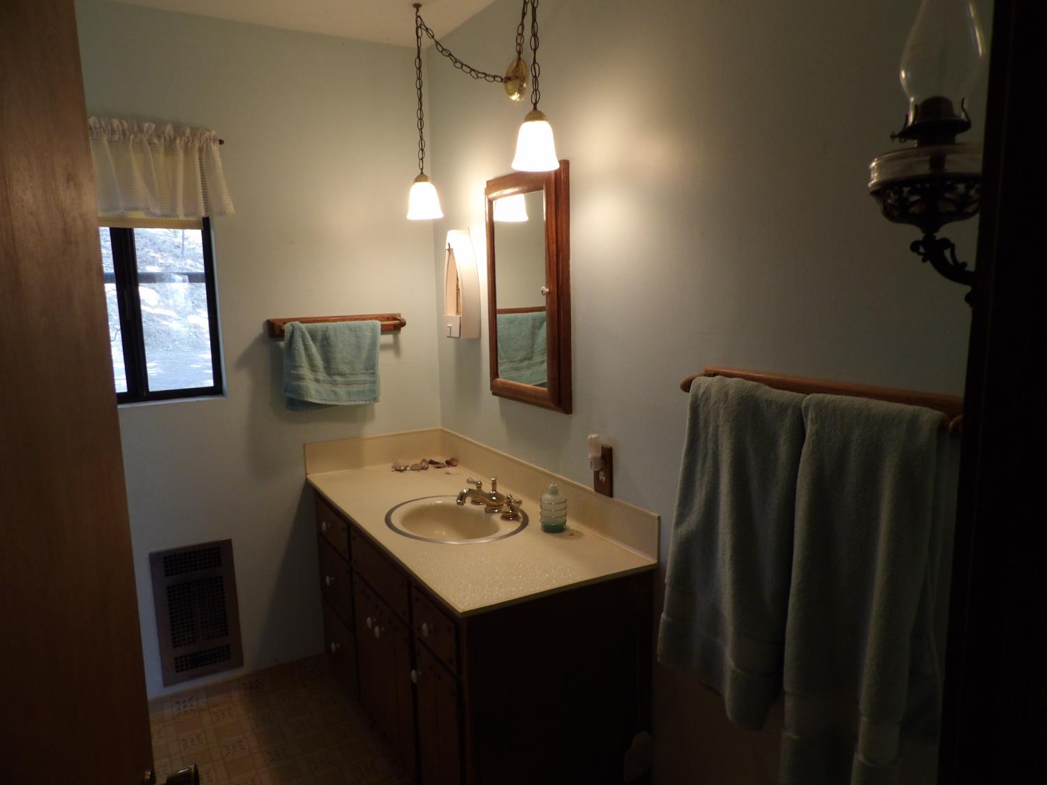 52925 Hogback Miramonte, CA 93603 - Photo 26 of 89 a bathroom with a sink and a mirror