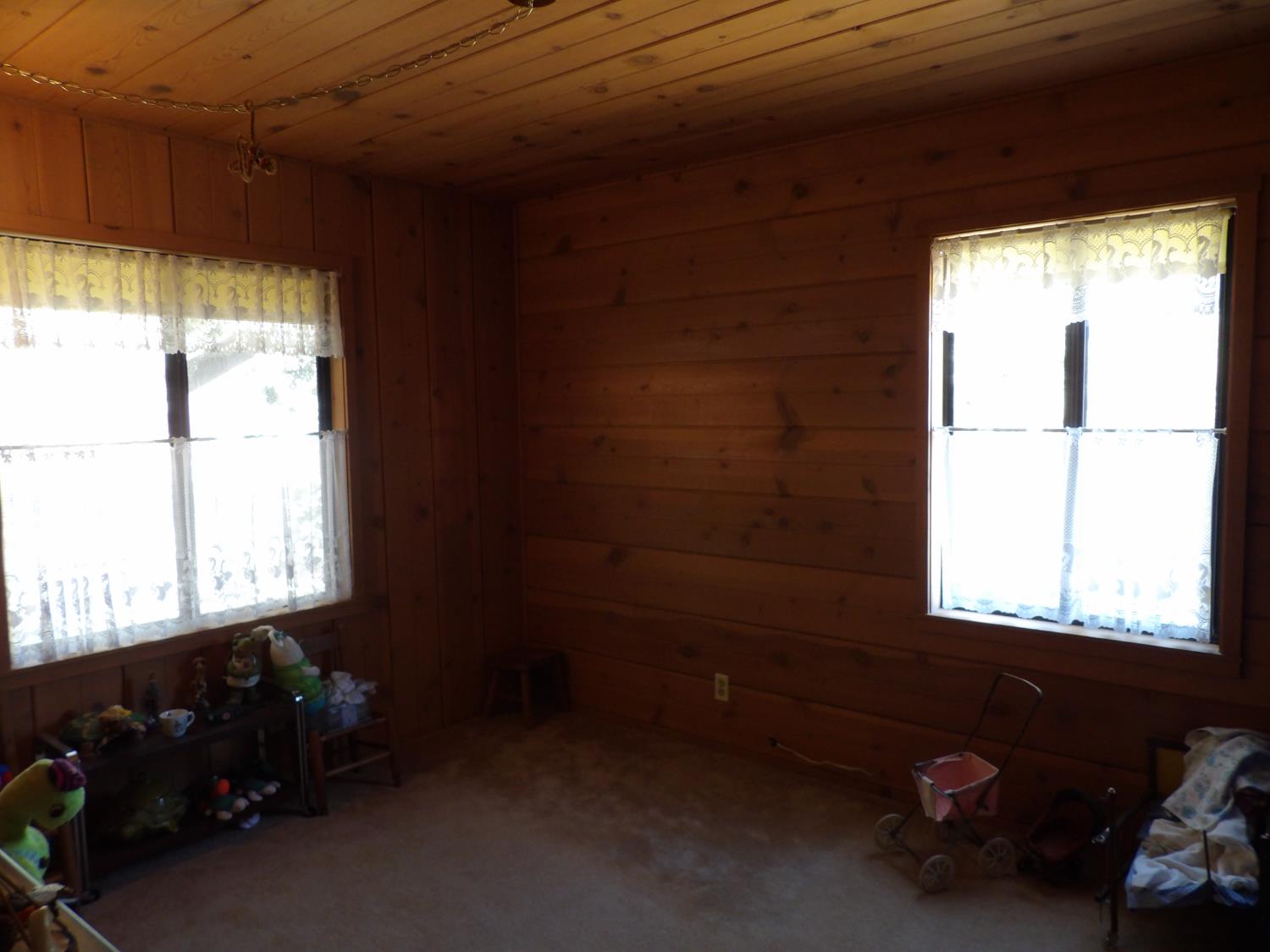 52925 Hogback Miramonte, CA 93603 - Photo 27 of 89 a room with a window and a bicycle