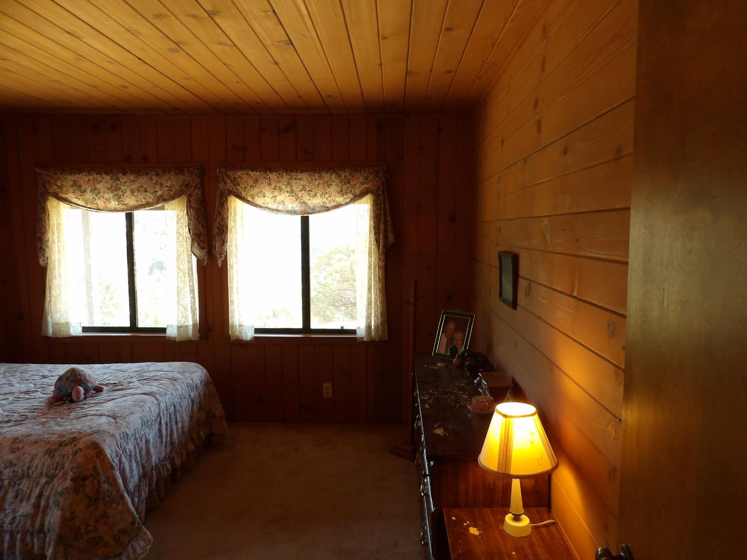 52925 Hogback Miramonte, CA 93603 - Photo 31 of 89 a bed sitting in a bedroom next to a window