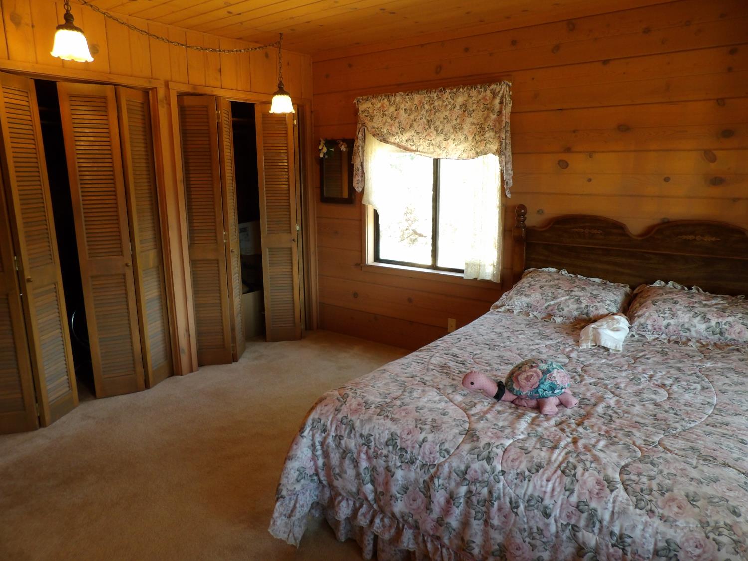 52925 Hogback Miramonte, CA 93603 - Photo 33 of 89 a bedroom with a bed and a window