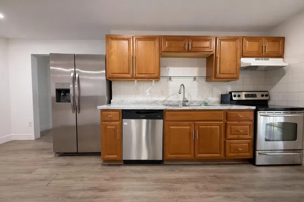 $3,300 | 3195 Reo Lane, Palm Springs, FL 33461