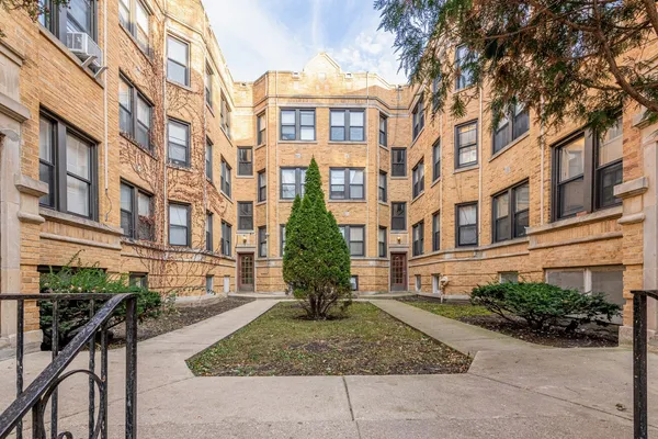 $1,595 | 7327 North Honore Street, Unit 2B, Chicago, IL 60626