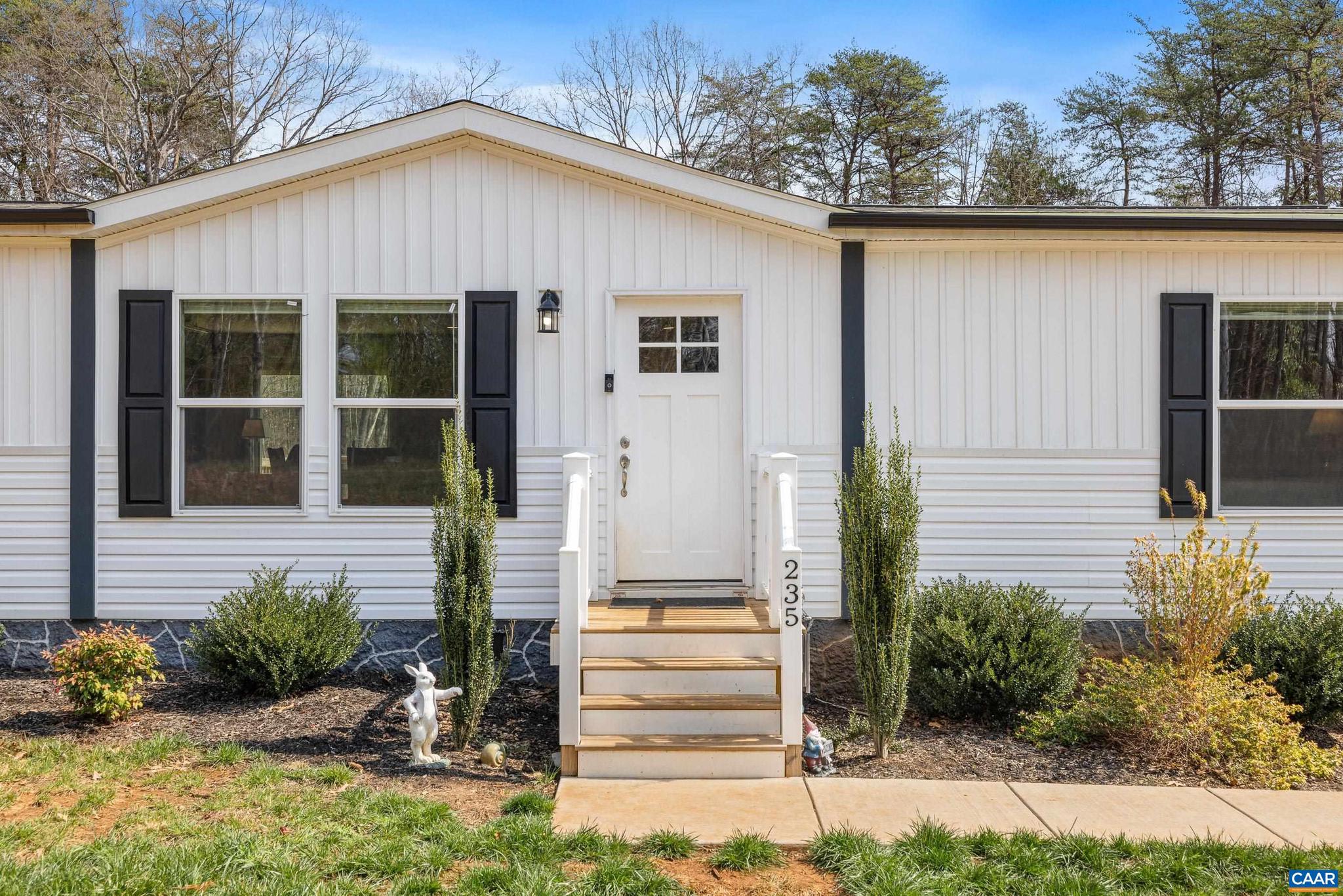 235 Shores Road Palmyra, VA 22963 - Photo 1 of 38