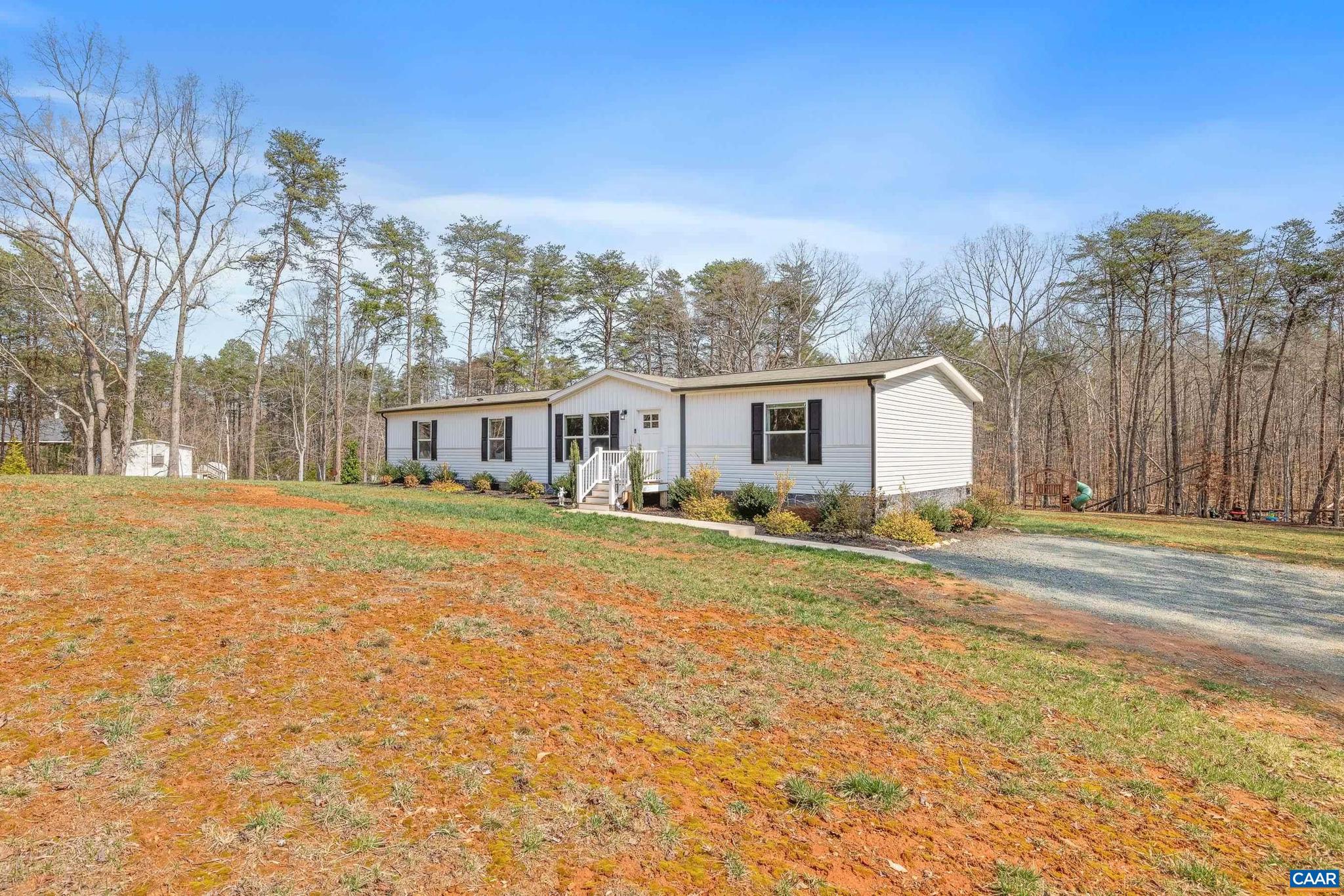 235 Shores Road Palmyra, VA 22963 - Photo 3 of 38