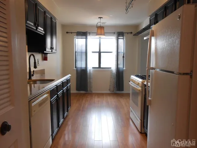 $2,200 | 512 Sharon Garden Court, Woodbridge, NJ 07095