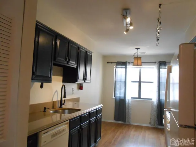 $2,200 | 512 Sharon Garden Court, Woodbridge, NJ 07095