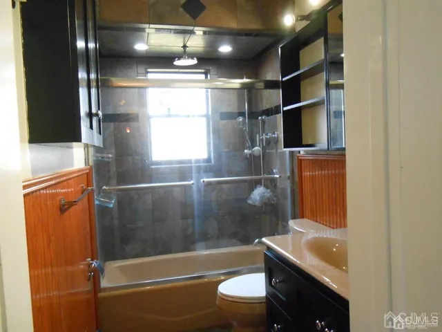 $2,200 | 512 Sharon Garden Court, Woodbridge, NJ 07095