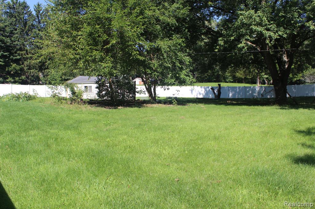 2500 Hunter Road Brighton, MI 48114 - Photo 28 of 31