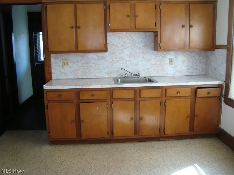 1063 Addison Road Cleveland, OH 44103 - Photo 10 of 12 Gallery Image 10