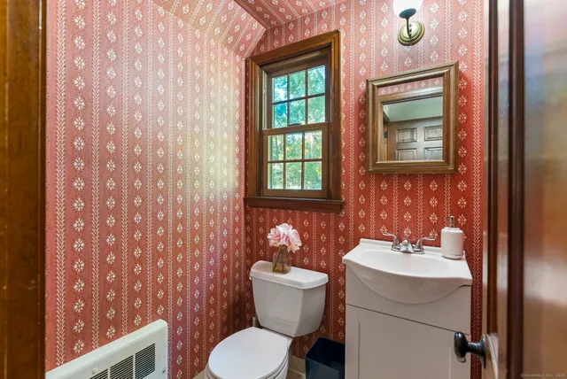 $625,000 | 5 Robeth Lane, Wethersfield, CT 06109