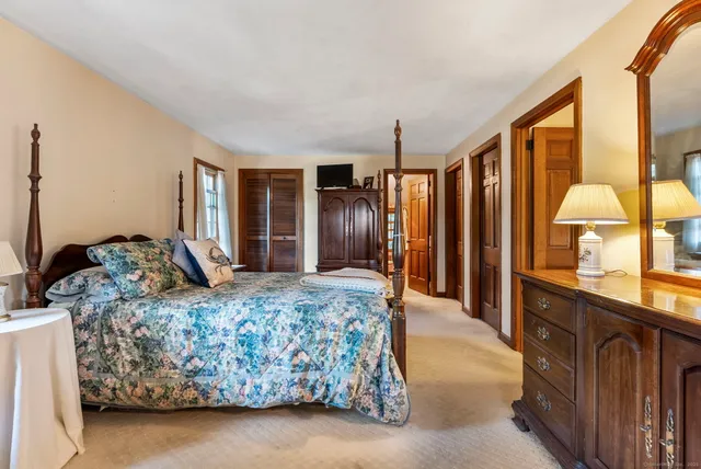 $599,000 | 5 Robeth Lane, Wethersfield, CT 06109