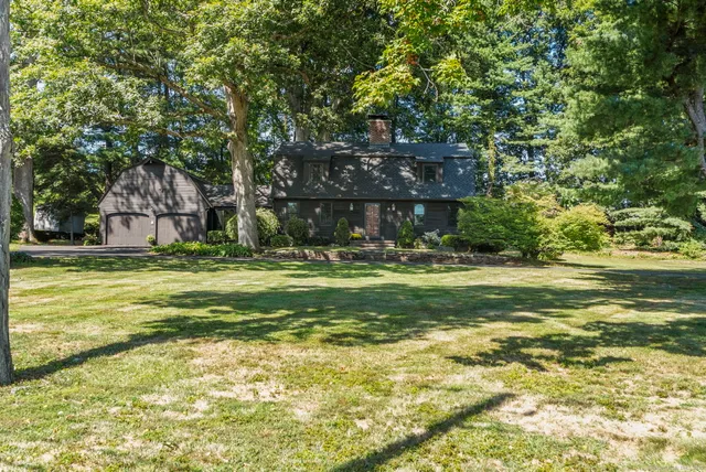 $599,000 | 5 Robeth Lane, Wethersfield, CT 06109