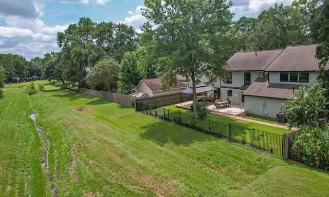 a view of a house with backyard and sitting area