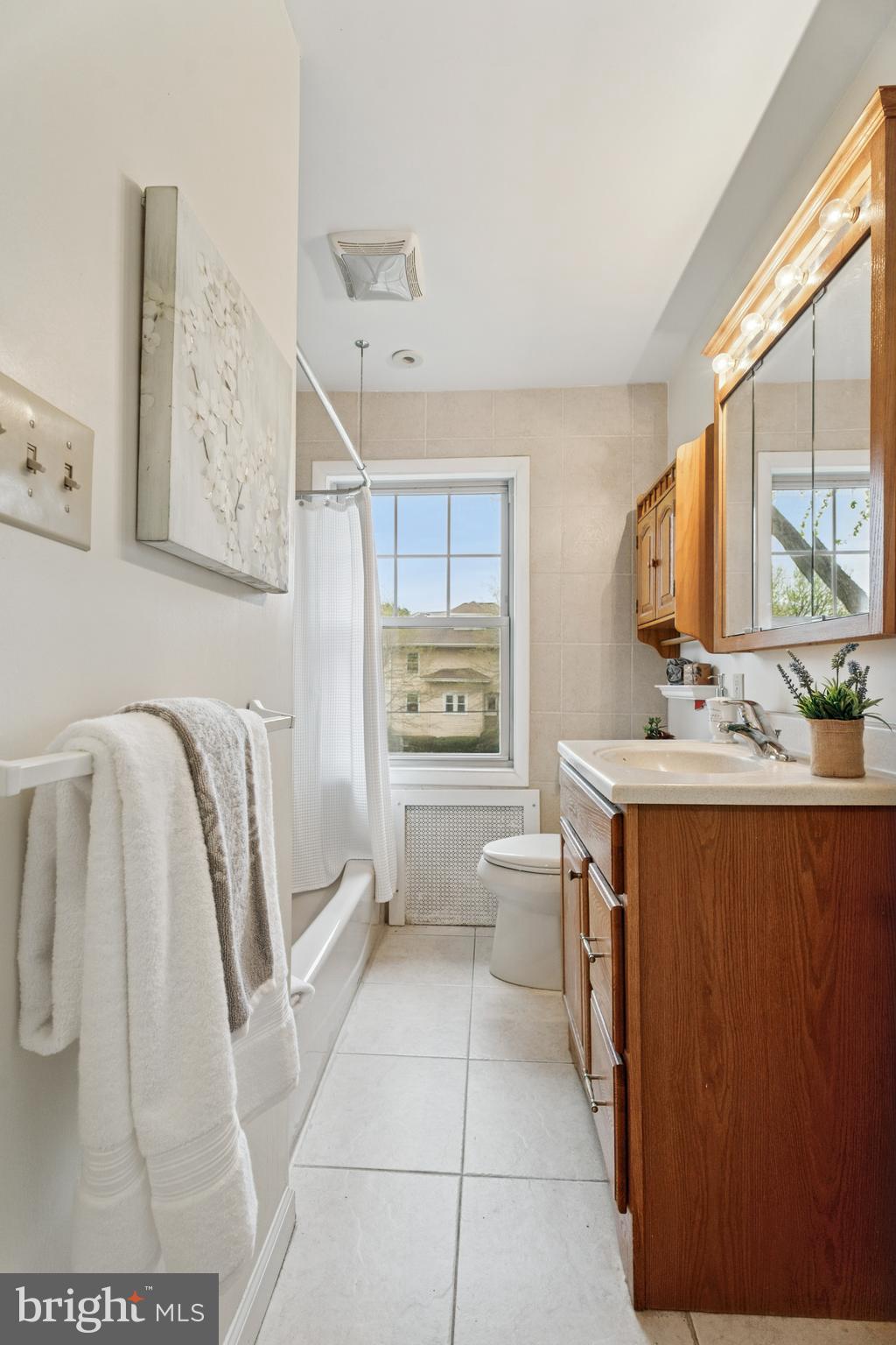 2501 West Darby Road Havertown, PA 19083 - Photo 25 of 30 a bathroom with a sink a mirror and a bathtub