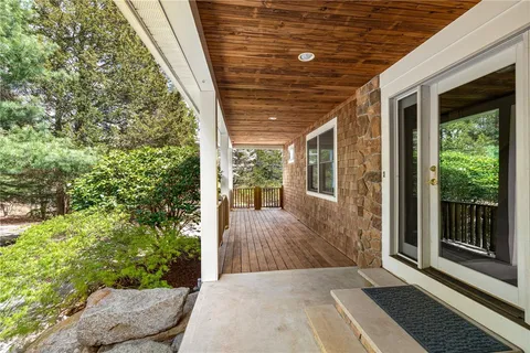 $1,250,000 | 900 South Road, East Greenwich, RI 02818