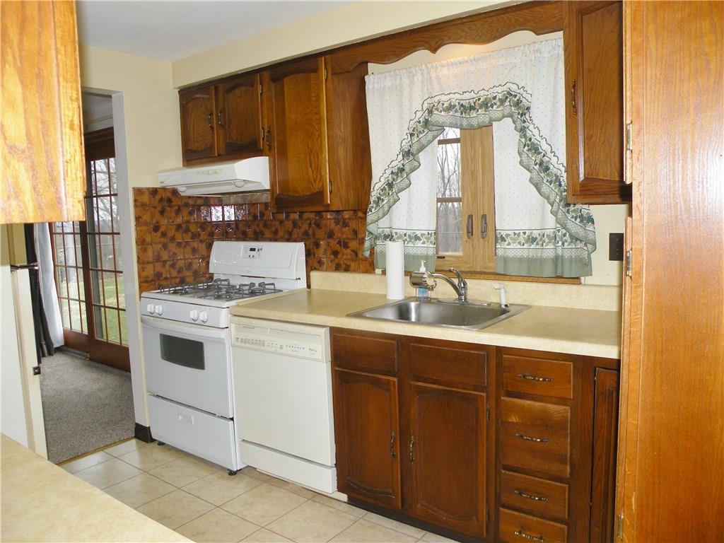 43 Munntown Road Eighty Four, PA 15330 - Photo 5 of 25 Kitchen 43 Munntown Road