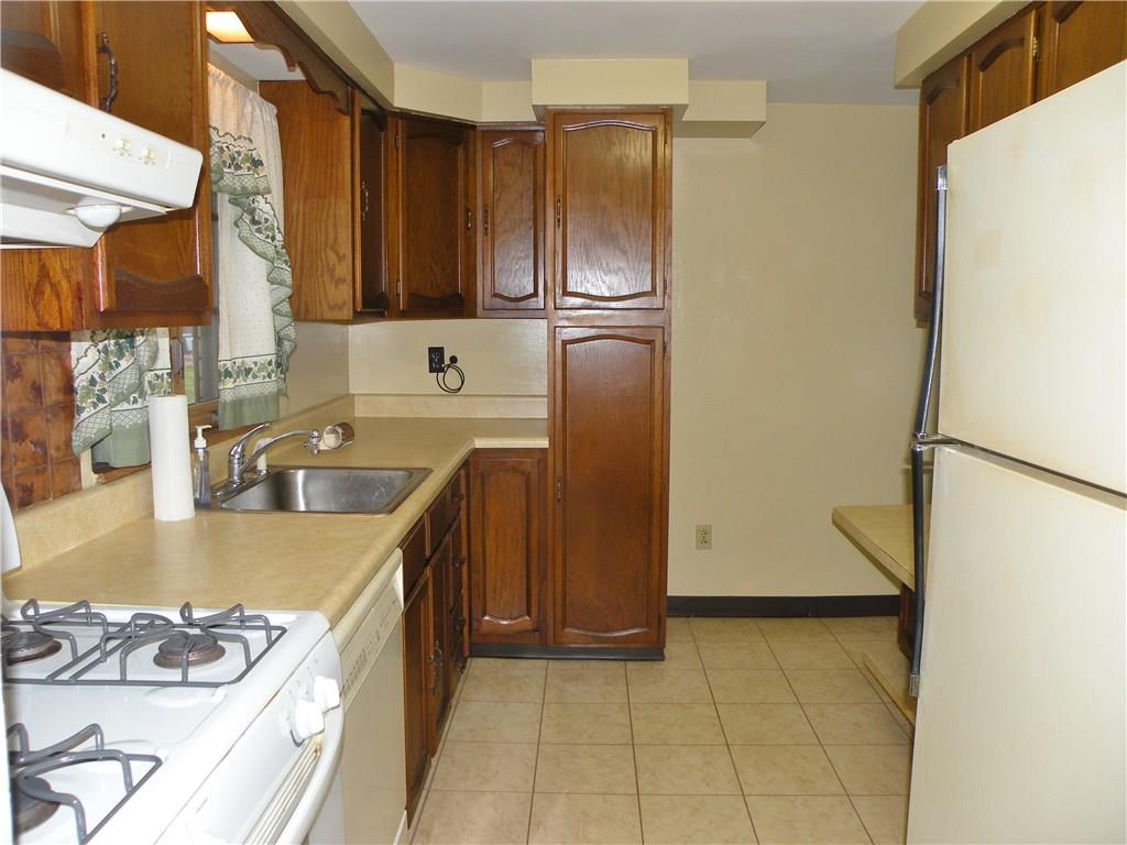 43 Munntown Road Eighty Four, PA 15330 - Photo 6 of 25 Kitchen 43 Munntown Road