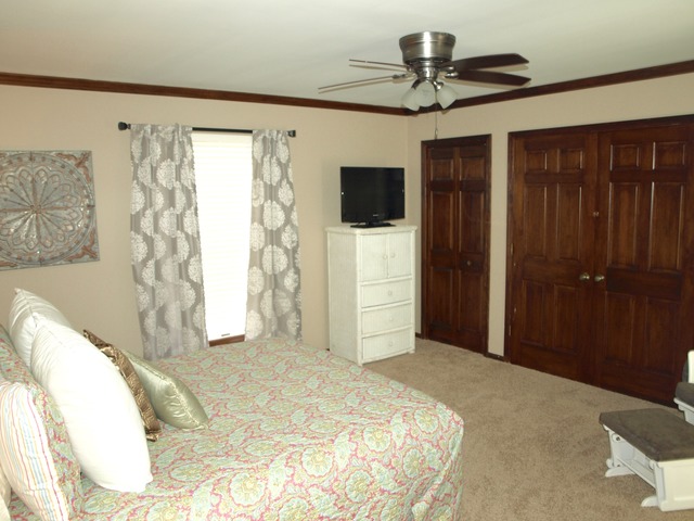659 Aberdeen Road Inverness, IL 60067 - Photo 18 of 25 a bedroom with a bed and a chandelier
