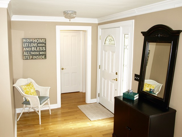 659 Aberdeen Road Inverness, IL 60067 - Photo 3 of 25 a living room with furniture and wooden floor