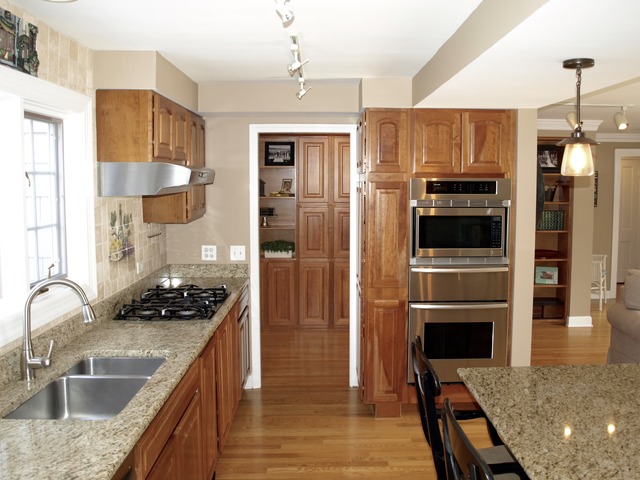 659 Aberdeen Road Inverness, IL 60067 - Photo 8 of 25 a kitchen with stainless steel appliances granite countertop a stove refrigerator and a sink