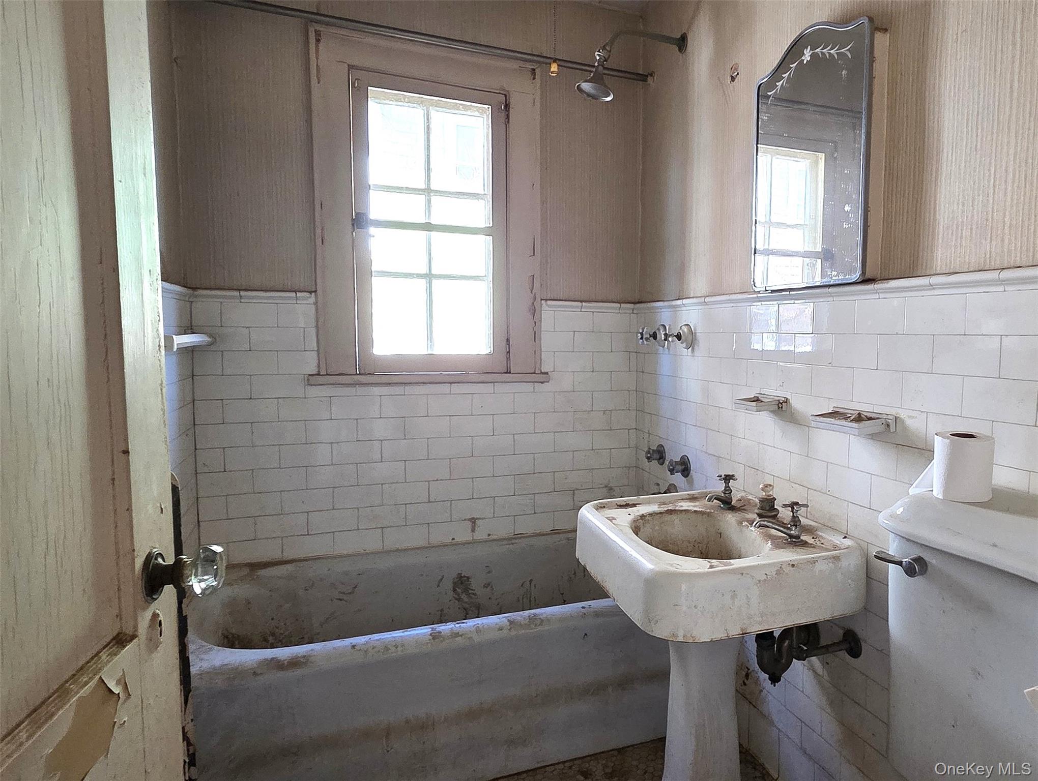 540 Webster Avenue New Rochelle, NY 10801 - Photo 11 of 18 Full bath on the second level