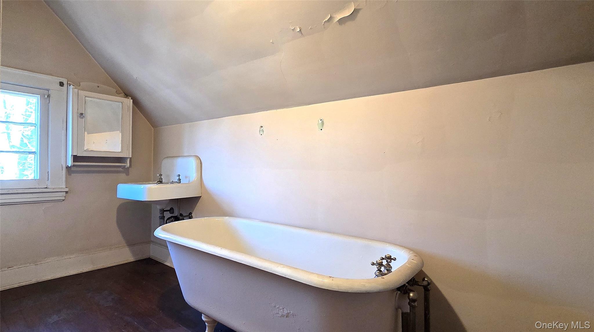 540 Webster Avenue New Rochelle, NY 10801 - Photo 14 of 18 Full bath on third level